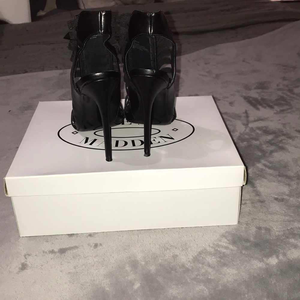 Black heels - Picture 2 of 6